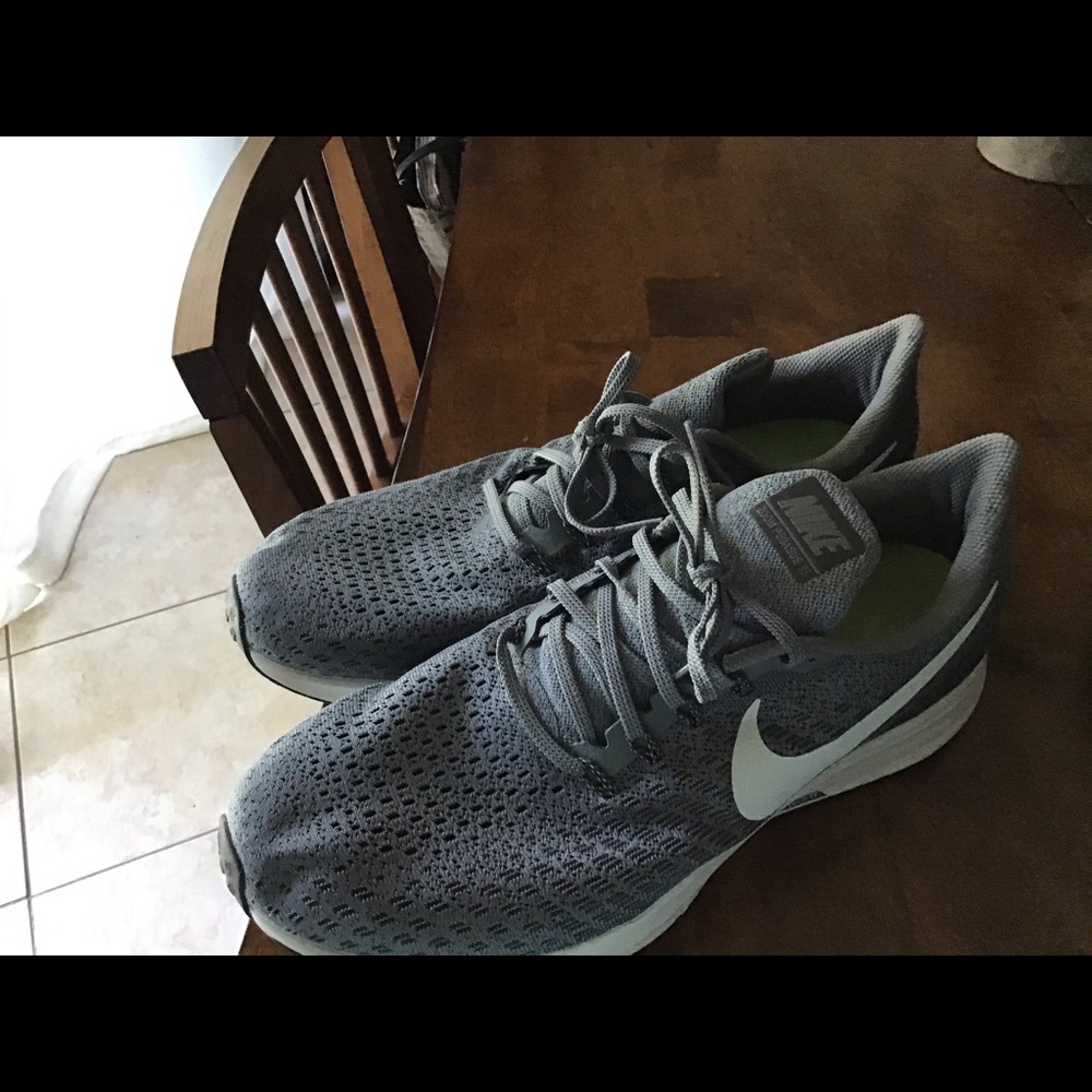 Men’s Nike zoom sneakers